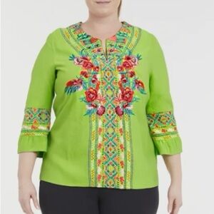Calessa lime green Embroidered patchwork split round neck Top size 1X NWT